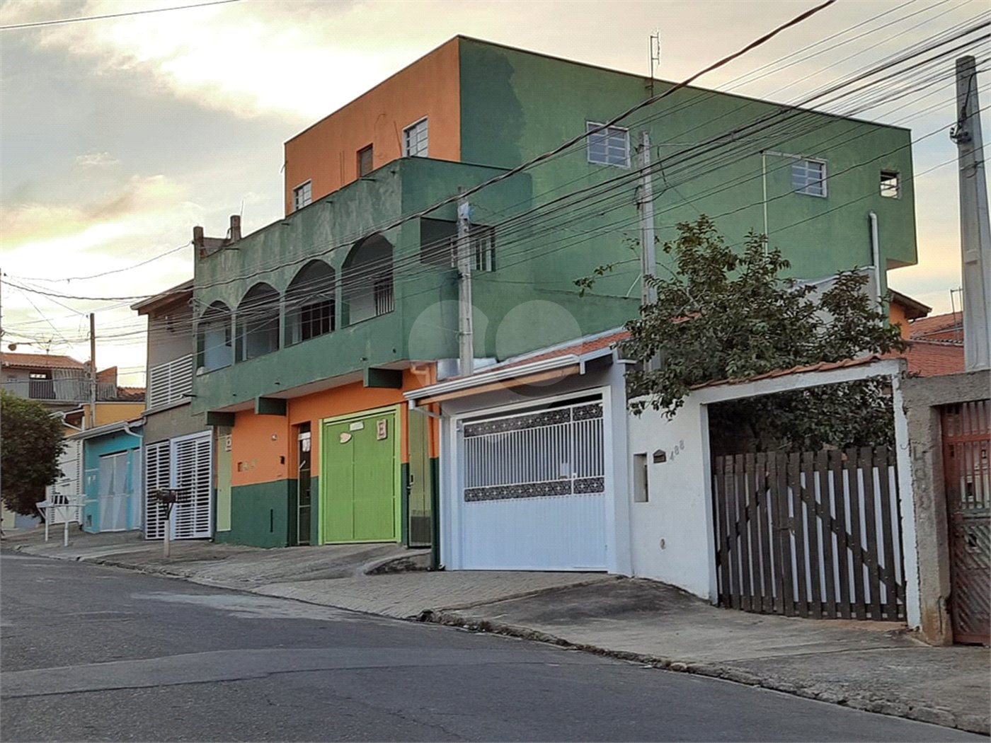 Sobrado à venda com 4 quartos, sendo 2 suítes, em Jardim Morada do Sol, Indaiatuba, SP