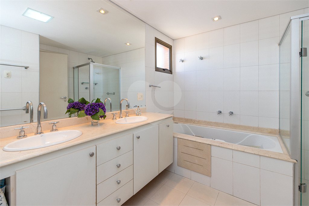 Apartamento à venda na Vila Mariana com 4 dormitórios