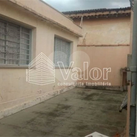 Casa térrea com 2 dormitórios.