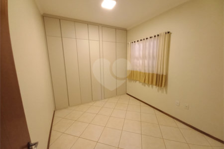Casa Térrea no Condomínio Damha I,