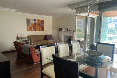 Apartamento à venda com 3 suítes em Real Parque, São Paulo, SP