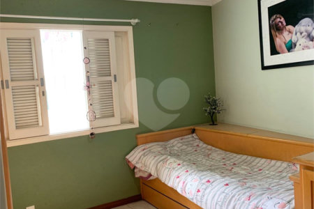 Casa à venda com 3 quartos, sendo 1 suíte,  em Bosque da Saúde, São Paulo, SP