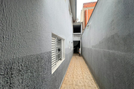 Sobrado à venda com 3 quartos, sendo 1 suíte, em Lopes de Oliveira, Sorocaba, SP