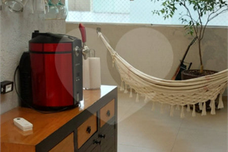 Casa à venda com 3 quartos, sendo 1 suíte, no condomínio Ville Resedá, São Paulo - SP