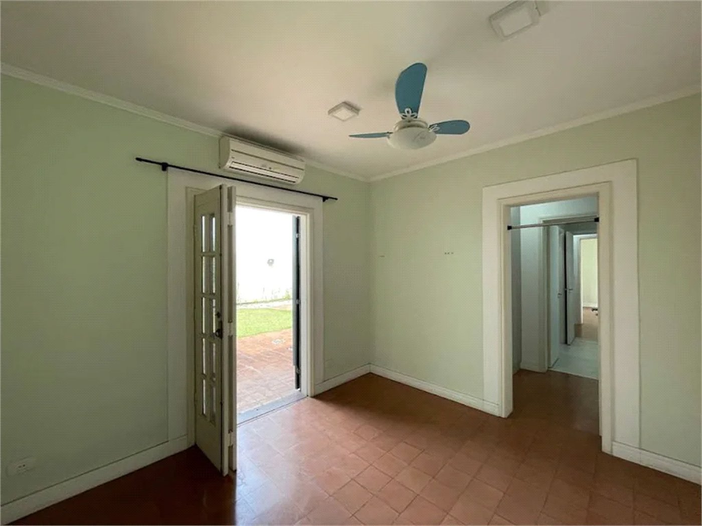 Casa à venda com 4 suítes no condomínio Miollo da Granja, Cotia - SP