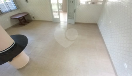 Sobrado à venda com 4 quartos, sendo 2 suítes,  em Tremembé, São Paulo, SP