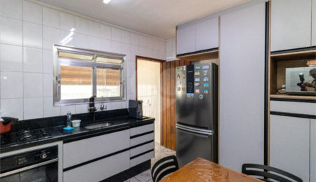 Casa à venda com 2 quartos, sendo 1 suíte, no condomínio Colina de Goiás, São Paulo - SP