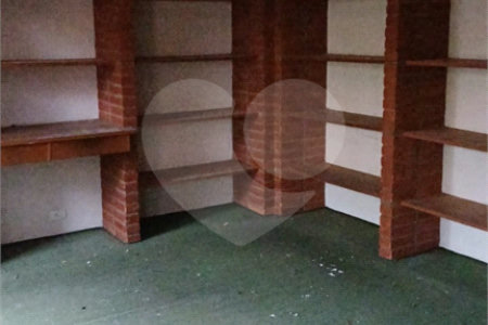 Sobrado à venda ou para alugar com 5 quartos, sendo 1 suíte,  em Vila Ida, São Paulo, SP