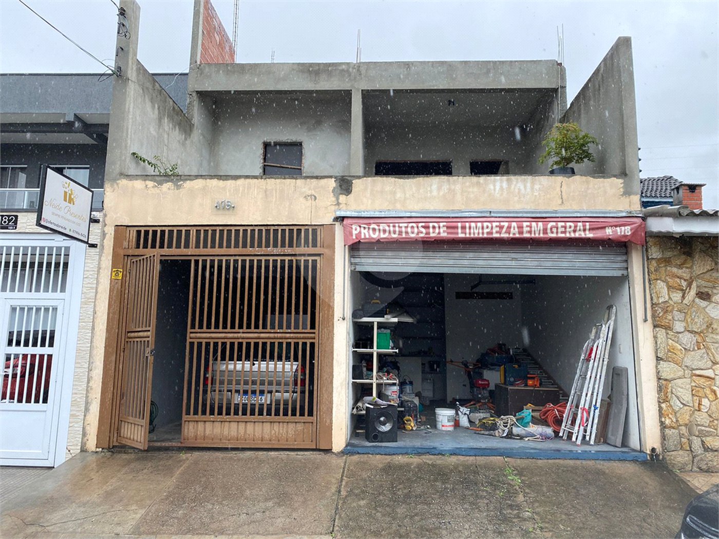 Sobrado à venda com 3 quartos, sendo 1 suíte, em Jardim Quaresmeira II, Suzano, SP