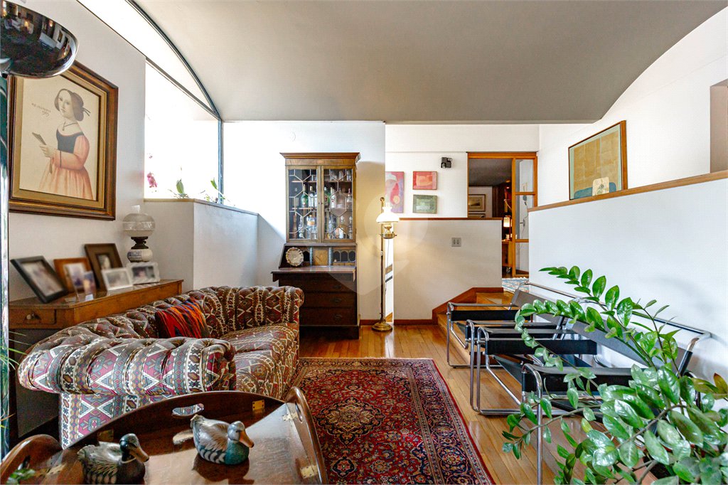 Casa à venda com 4 quartos, sendo 2 suítes, em Jardim Everest, São Paulo, SP