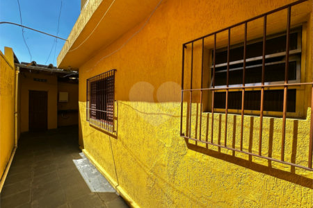 Sobrado à venda com 4 quartos, sendo 1 suíte, em Vila Amorim, Suzano, SP