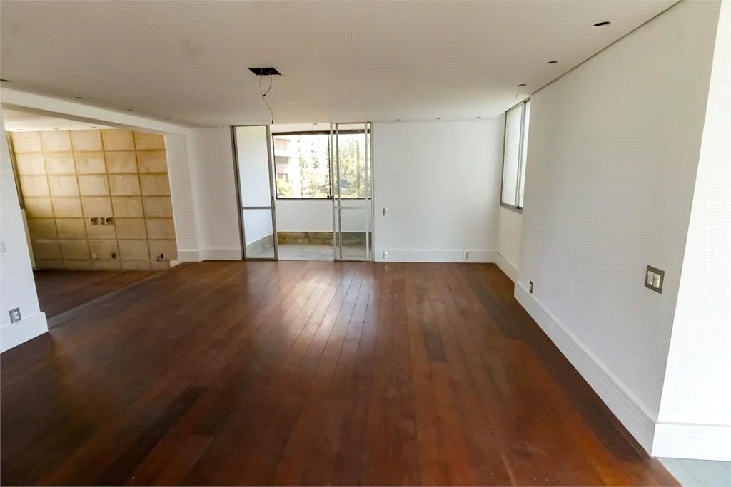 Apartamento à venda com 3 quartos, sendo 2 suítes, em Vila Andrade, São Paulo, SP