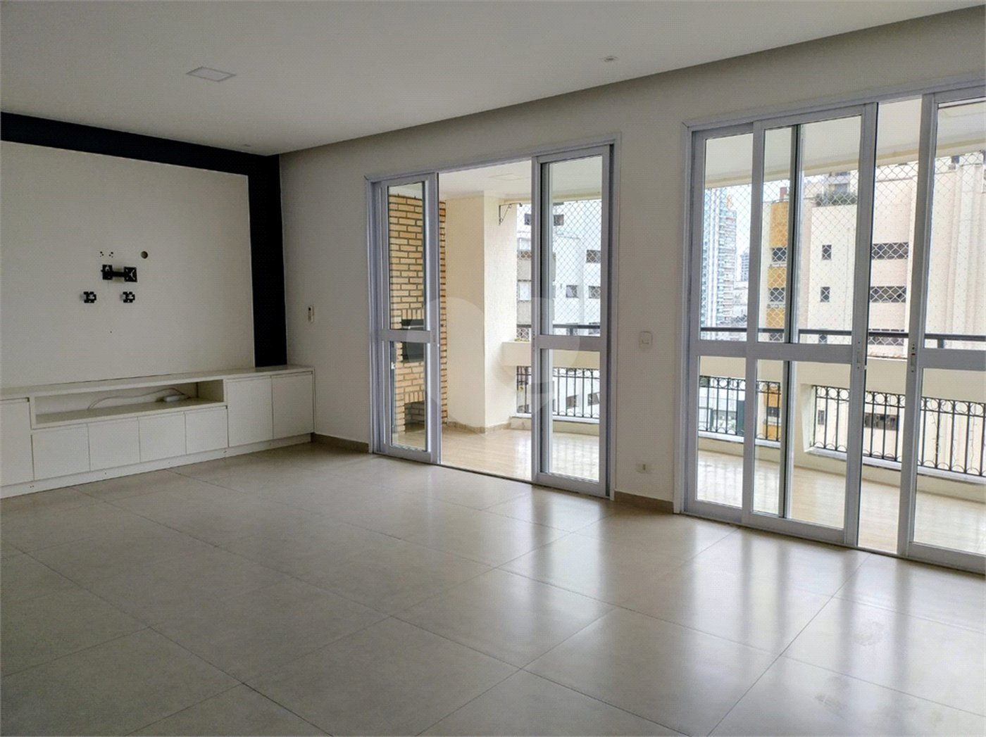 Apartamento à venda ou para alugar com 3 suítes em Indianópolis, São Paulo, SP