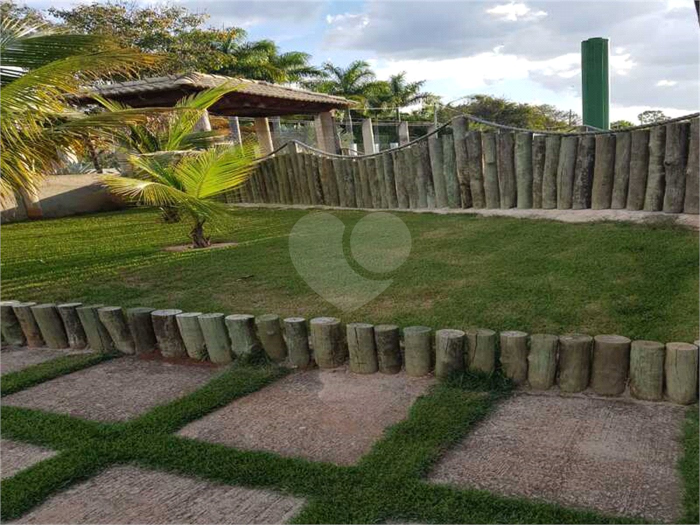 Casa à venda com 5 quartos, sendo 3 suítes, no condomínio Residencial Vale das Laranjeiras, Indaiatuba - SP