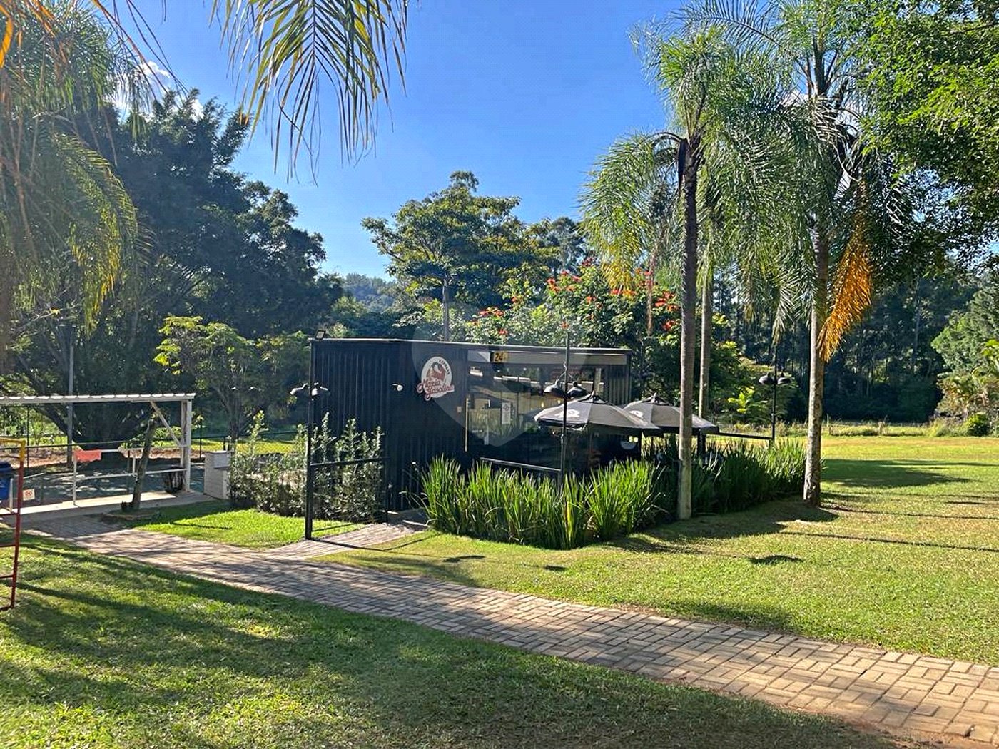 Casa à venda com 4 quartos, sendo 3 suítes,  no condomínio Terras de Santa Teresa, Itupeva - SP