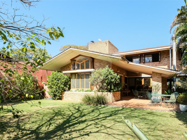 Casa à venda com 4 quartos, sendo 2 suítes,  em Jardim Cordeiro, São Paulo, SP