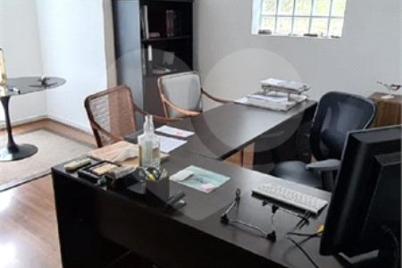Sobrado à venda com 4 quartos, sendo 1 suíte, em Pacaembu, São Paulo, SP