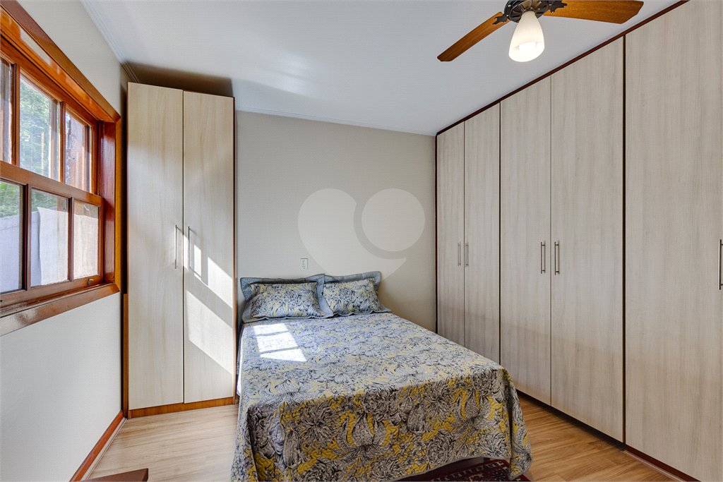 Casa à venda com 3 quartos, sendo 2 suítes, no condomínio Granja do Morumbi, São Paulo - SP