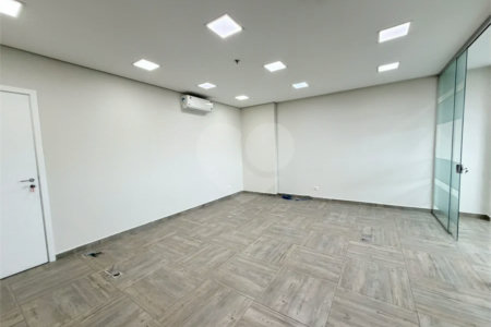 Sala para locação Domo Business 101 m - 2 vagas - Sala com divisórias, ar condicionado e banheiro.