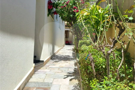 Casa à venda com 4 quartos, sendo 2 suítes, em Jardim São Caetano, São Caetano do Sul, SP