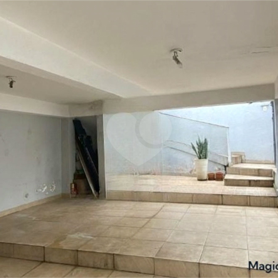 Casa com 180m², 3 dormitórios, sendo 1 suíte, 2 vagas, à venda na Vila Prudente.