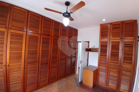 Casa à venda ou para alugar com 3 quartos, sendo 2 suítes, no condomínio Chácara das Rosas, São Paulo - SP