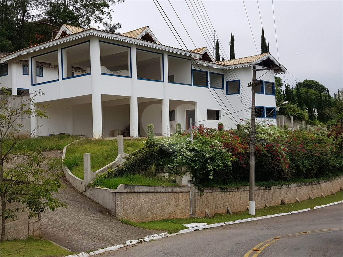 Casa à venda com 4 suítes no condomínio Suíça da Cantareira, Mairiporã - SP
