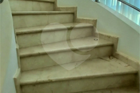 Casa à venda com 3 suítes no condomínio Figueira Garden, Atibaia - SP