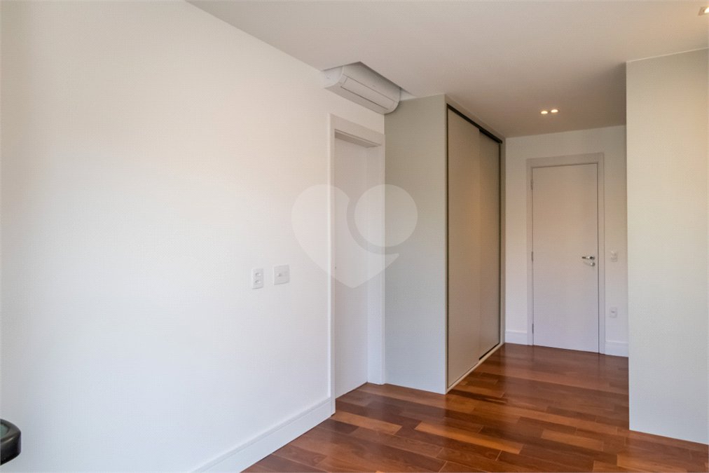 Apartamento à venda com 3 suítes em Campo Belo, São Paulo, SP