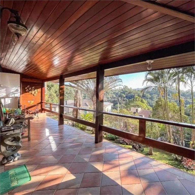 Casa à venda com 3 quartos, sendo 1 suíte, no condomínio Associação Reserva das Hortênsias, Mairiporã - SP