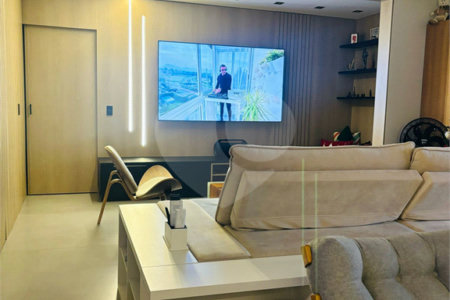 Apartamento à venda com 3 quartos, sendo 1 suíte, em Vila Paulicéia, São Paulo, SP