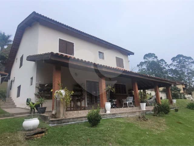 Casa à venda com 5 quartos, sendo 3 suítes,  em Mantiqueira, Mairiporã, SP