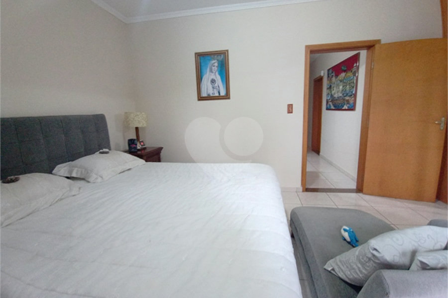 Sobrado à venda com 4 quartos, sendo 1 suíte, em Tremembé, São Paulo, SP