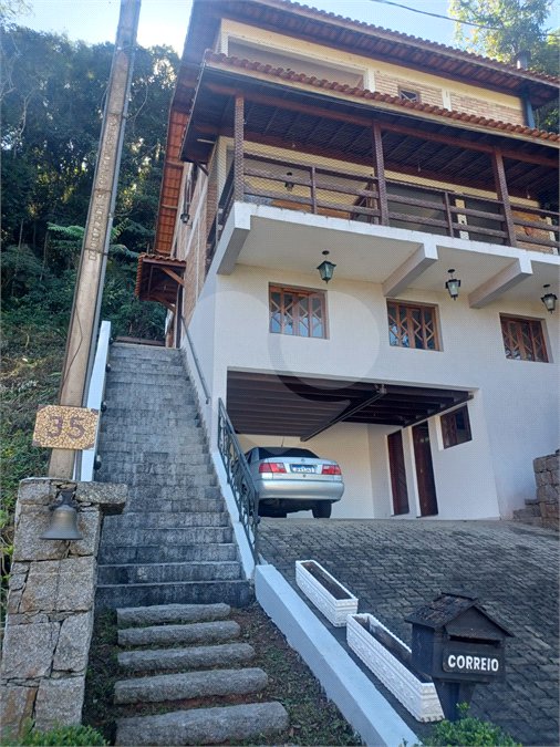 Casa à venda ou para alugar com 3 quartos, sendo 1 suíte, no condomínio Parque Suiça, Caieiras - SP