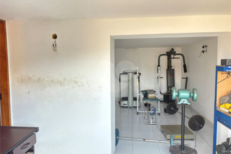 Casa à venda com 4 quartos, sendo 2 suítes,  em Vila Oliveira, Mogi das Cruzes, SP
