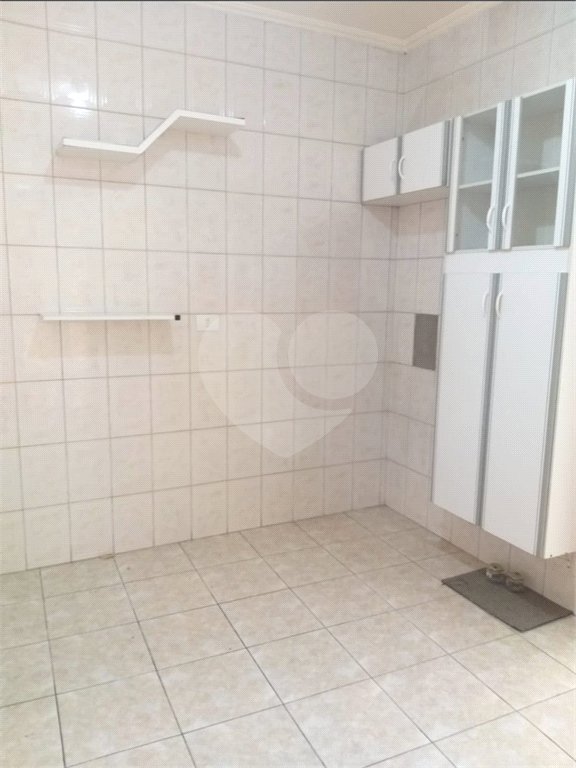 Casa à venda com 3 quartos, sendo 1 suíte, no condomínio Primavera, São Paulo - SP