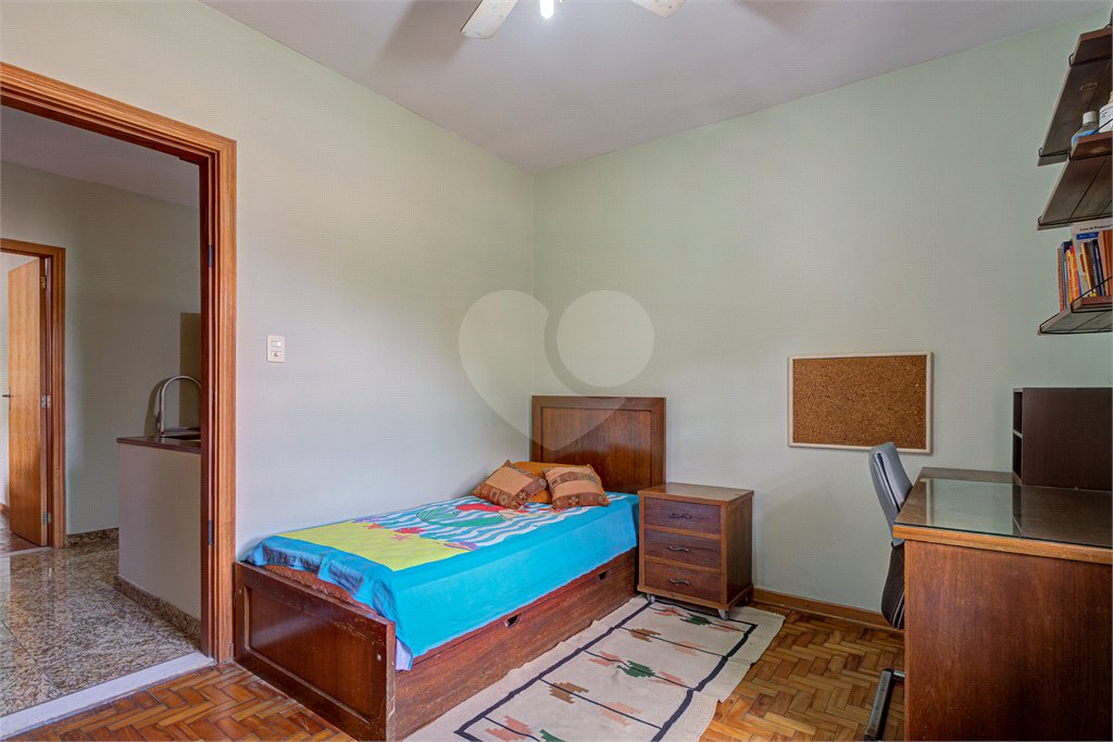 Sobrado à venda com 5 quartos, sendo 3 suítes, em Chácara Monte Alegre, São Paulo, SP