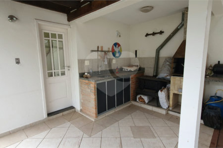 Casa à venda com 4 quartos, sendo 3 suítes, no condomínio Vila Inglesa, Sorocaba - SP