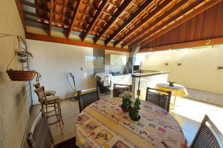 Casa à venda com 4 quartos, sendo 2 suítes, no condomínio Nascente do Jaraguá, Araraquara - SP
