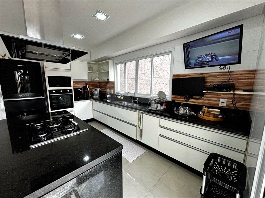 Casa à venda com 4 quartos, sendo 3 suítes,  em Vila Oliveira, Mogi das Cruzes, SP