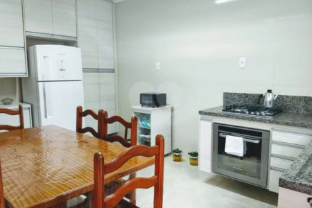 CASA TÉRREA À VENDA NA MOOCA - COM PORTEIRA FECHADA.