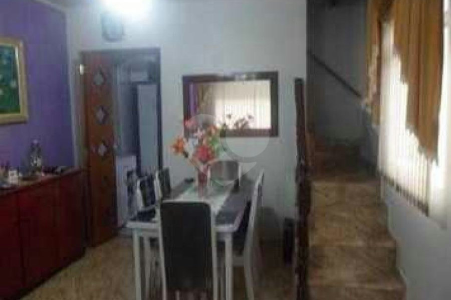 Casa à venda com 2 quartos, sendo 1 suíte, no condomínio Travessa Carmem Lúcia Carneiro,88, São Paulo - SP
