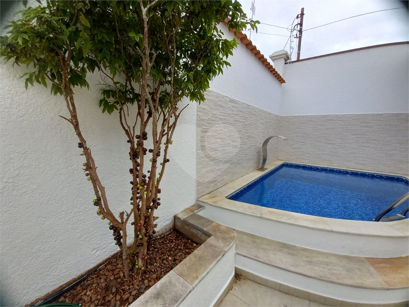 Casa à venda com 4 quartos, sendo 1 suíte,  em Vila Oliveira, Mogi das Cruzes, SP