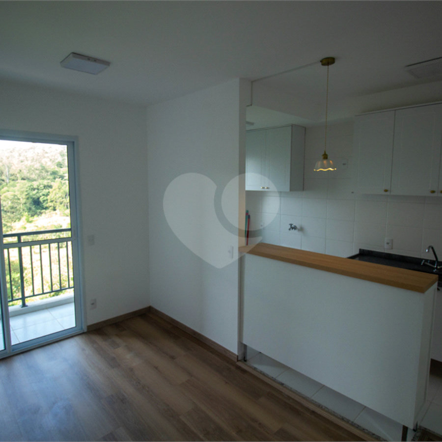 Apartamento para alugar com 2 quartos, sendo 1 suíte, em Chácaras Manão, Mairinque, SP