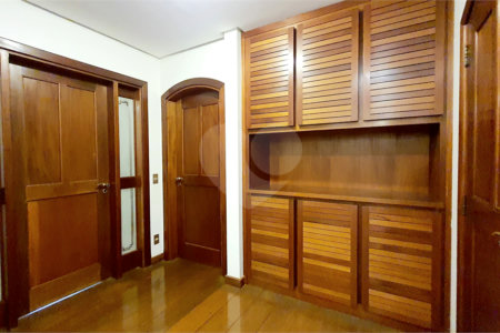 Apartamento à venda com 4 quartos, sendo 2 suítes,  em Vila Seixas, Ribeirão Preto, SP