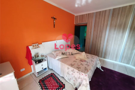 Sobrado à venda com 4 quartos, sendo 1 suíte,  em Jardim Rodolfo, São José dos Campos, SP