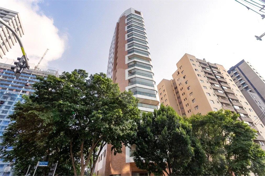 Vila Clementino - Apartamento reformado | 186 m² | 3 suítes | 3 vagas livres