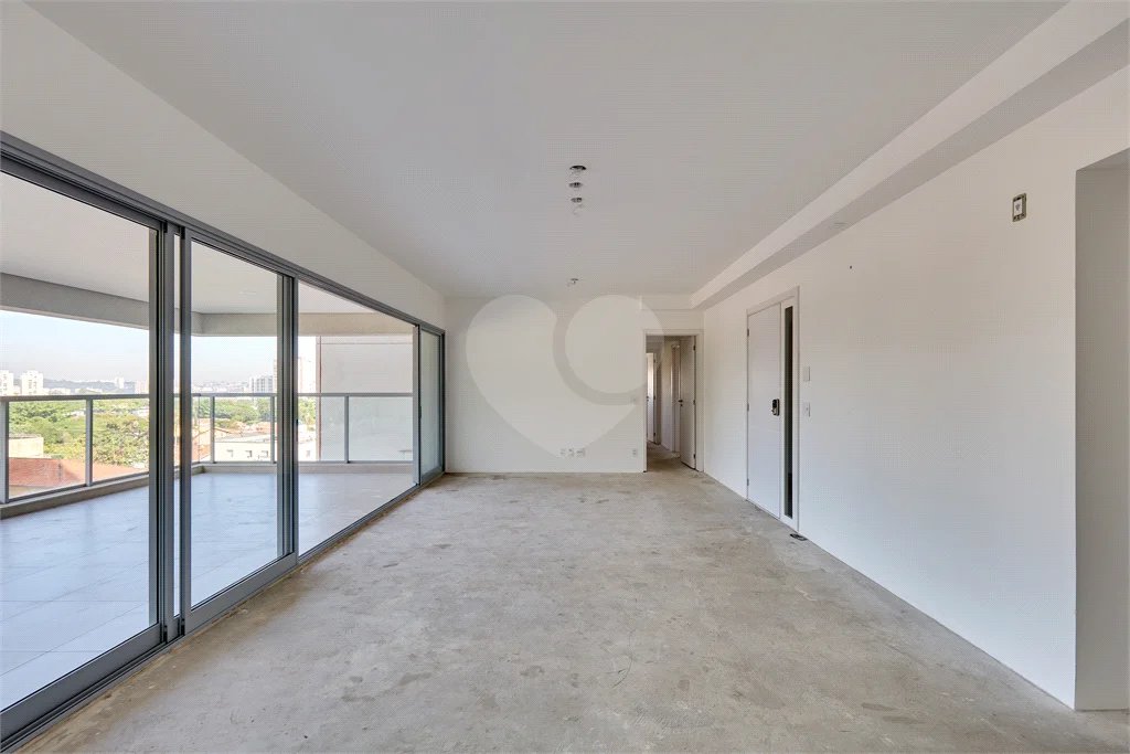 Apartamento à venda com 3 quartos, sendo 1 suíte, em Jardim Marajoara, São Paulo, SP