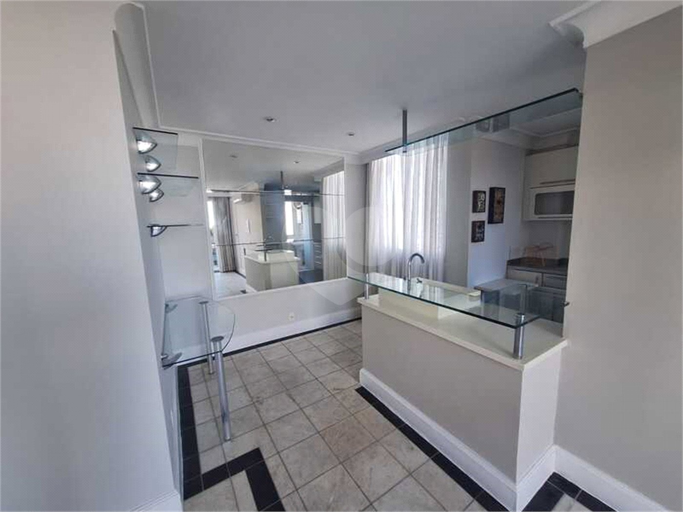 Apartamento para locação com 2 dormitórios, sendo 1 suíte com 02 vagas, totalmente climatizado nos 3 ambientes
