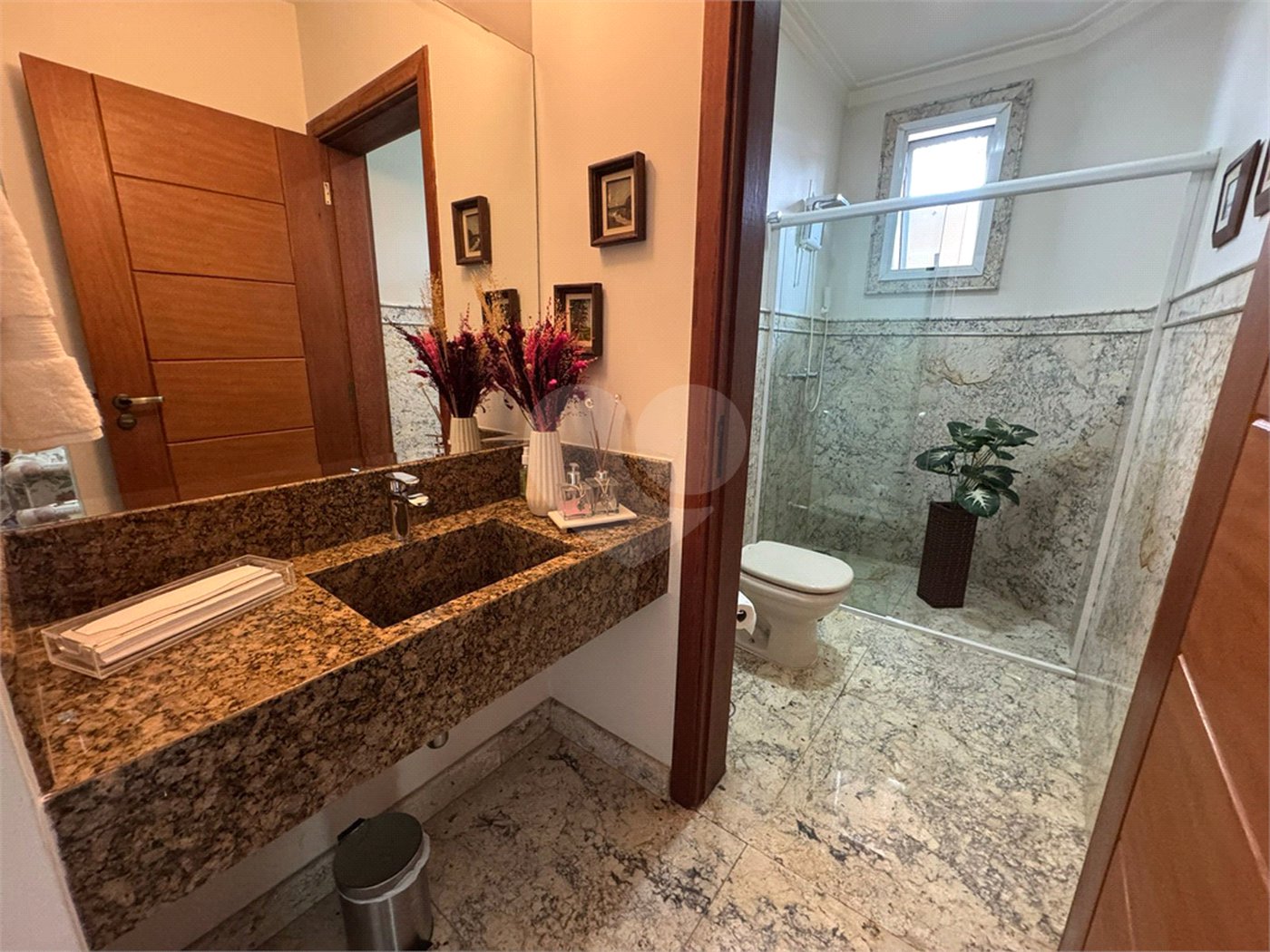 Casa à venda com 4 quartos, sendo 3 suítes,  no condomínio Village Vert, Sorocaba - SP